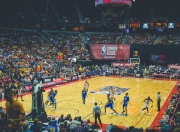 开云体育登录-F1新赛季揭幕战焦点战，挪威新星闪耀，尼日利亚车队策略完胜