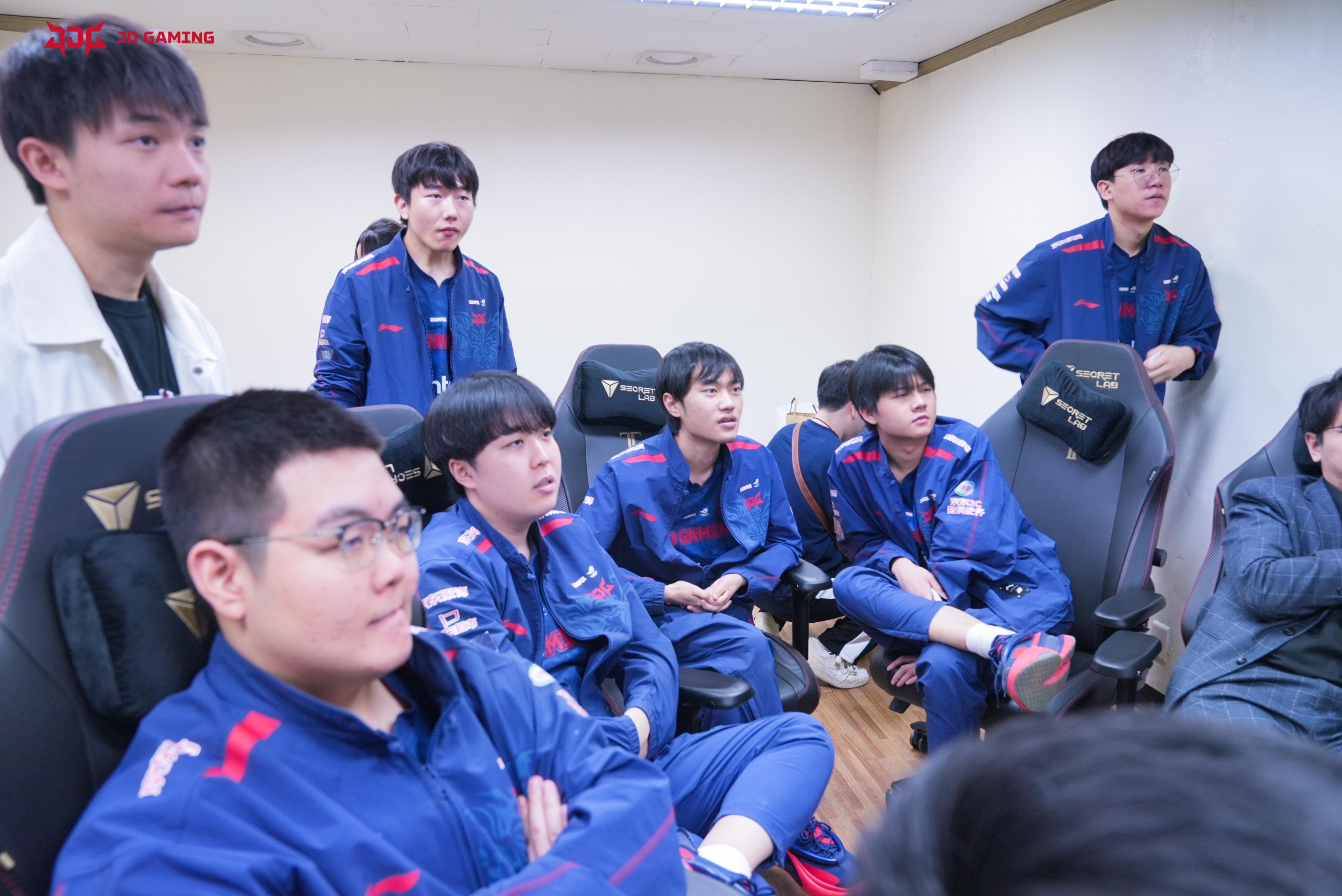 BLG爆冷Vitality，Perkz高光表现