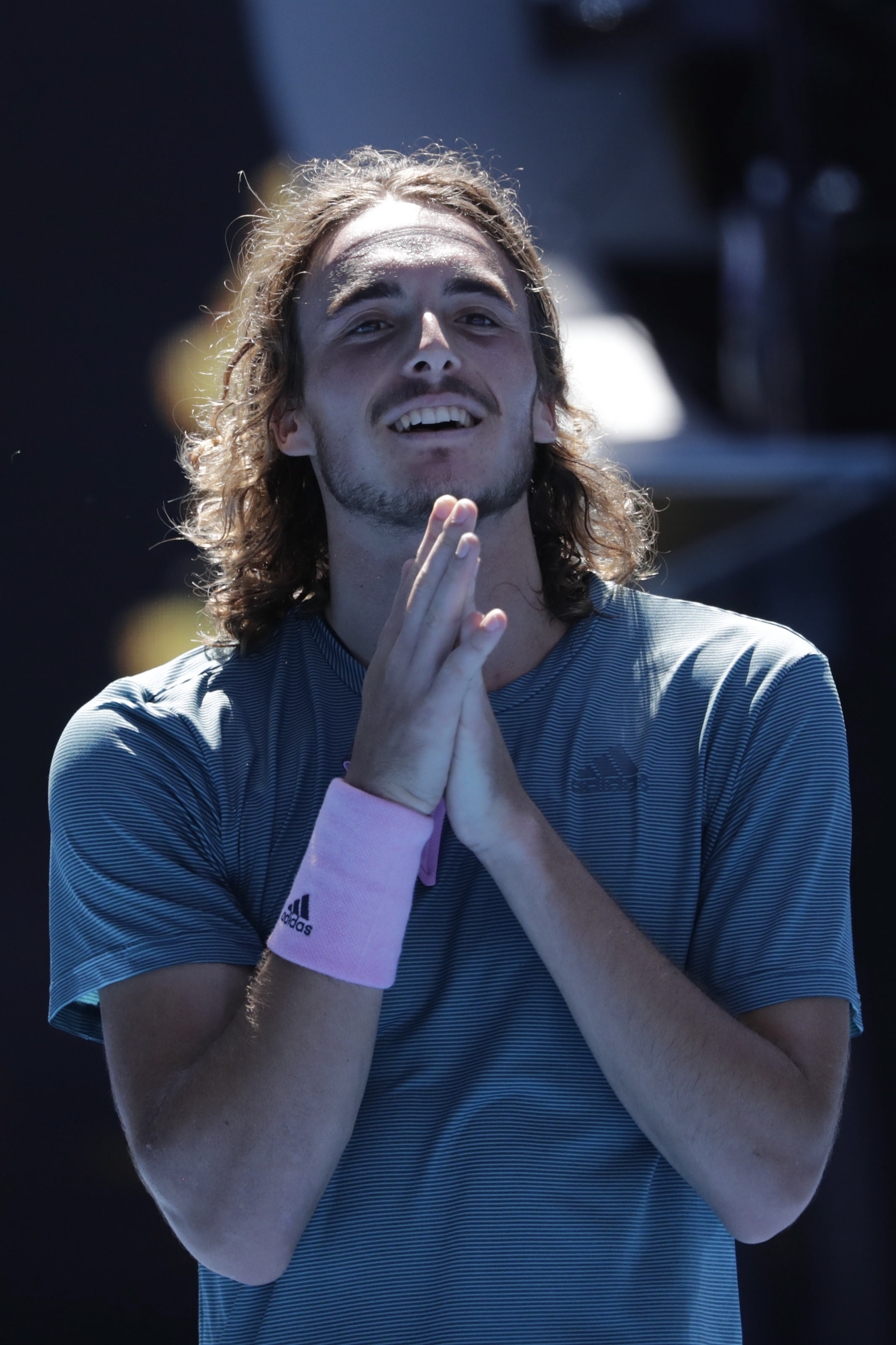 包含澳大利亚网球队绝地反击欧洲网球队，西西帕斯爆发神勇的词条