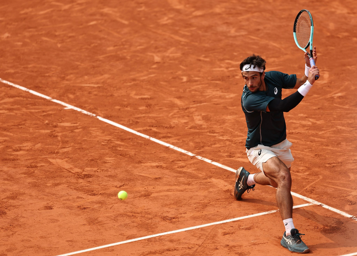 意大利网球队轻取法国网球队，克耶高斯绝境逆转