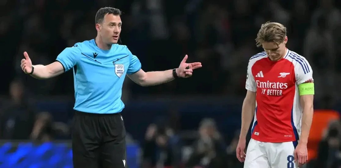 关于阿森纳险胜多特蒙德，德容完成帽子戏法的信息