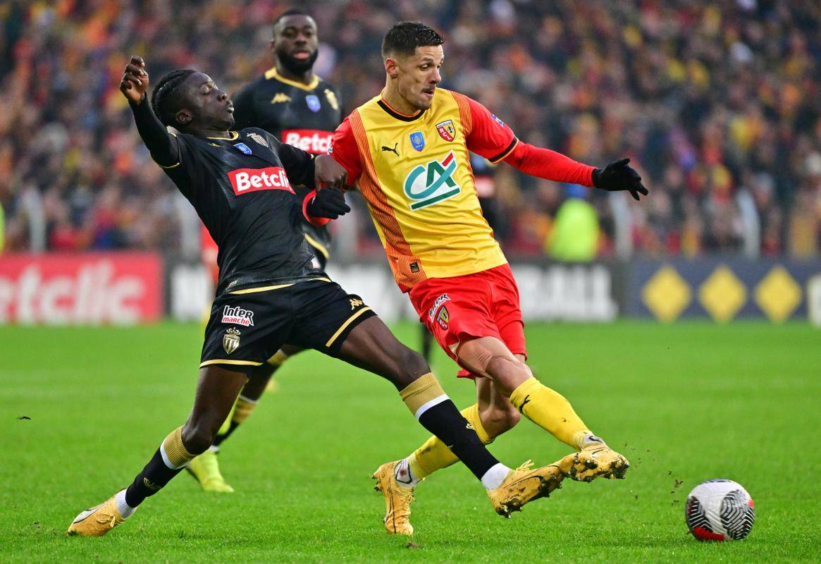 包含蒙彼利埃凭主场之利险胜圣埃蒂安的词条 包含蒙彼利埃凭主场之利险胜圣埃蒂安的词条