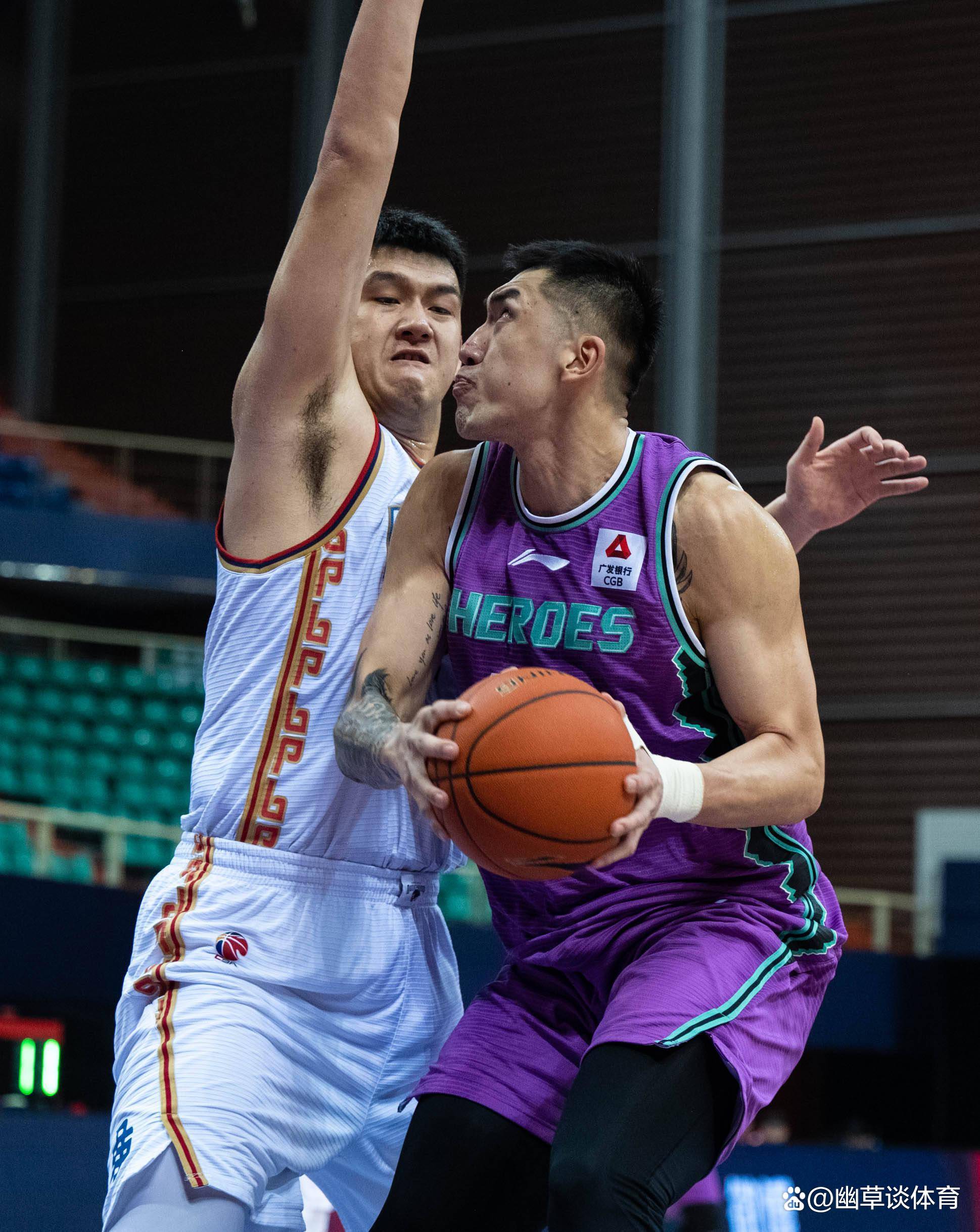 包含内线强力碾压，助球队卫冕成功的词条