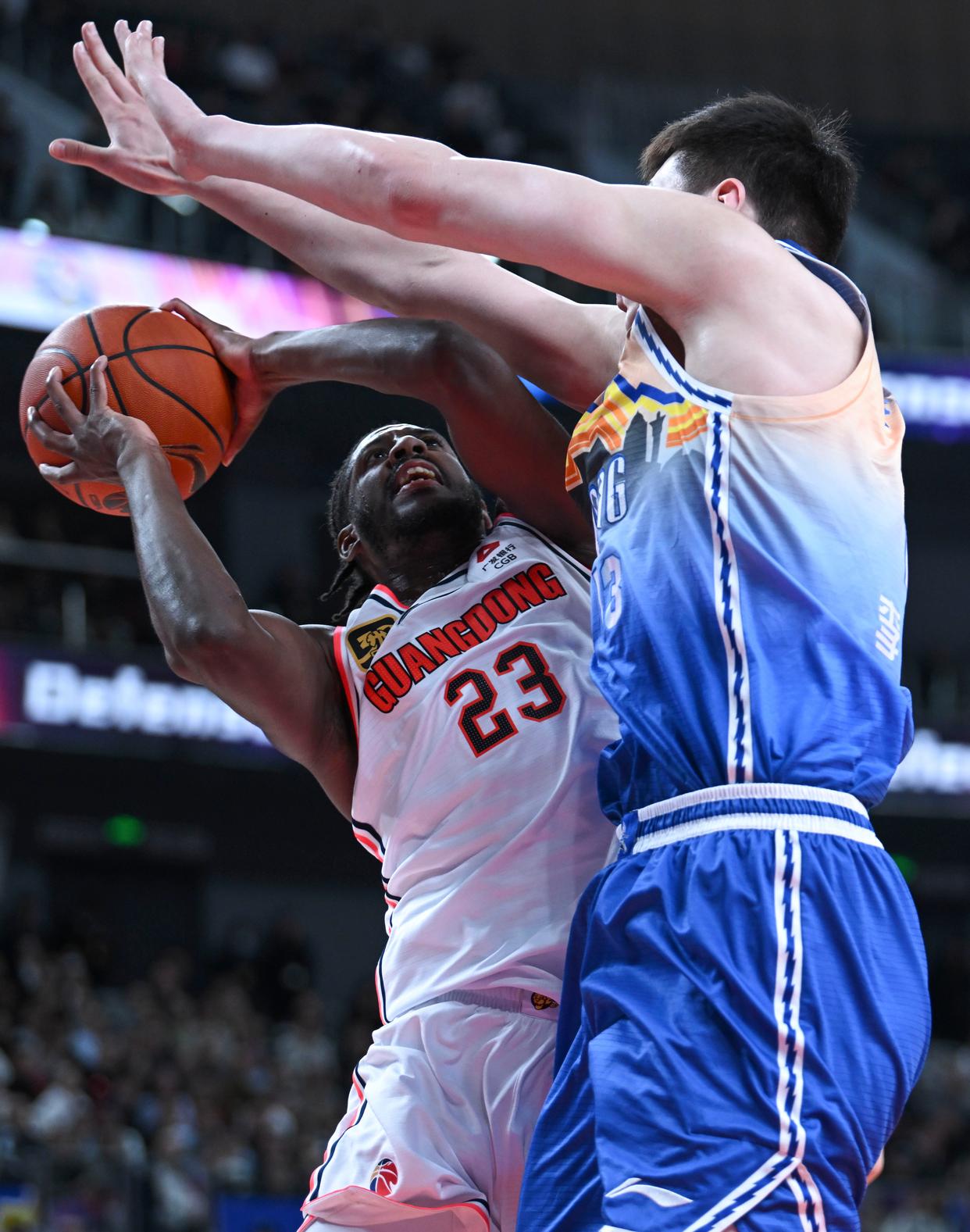 中东地区篮球竞赛吸引众多球迷，关注度提升的简单介绍