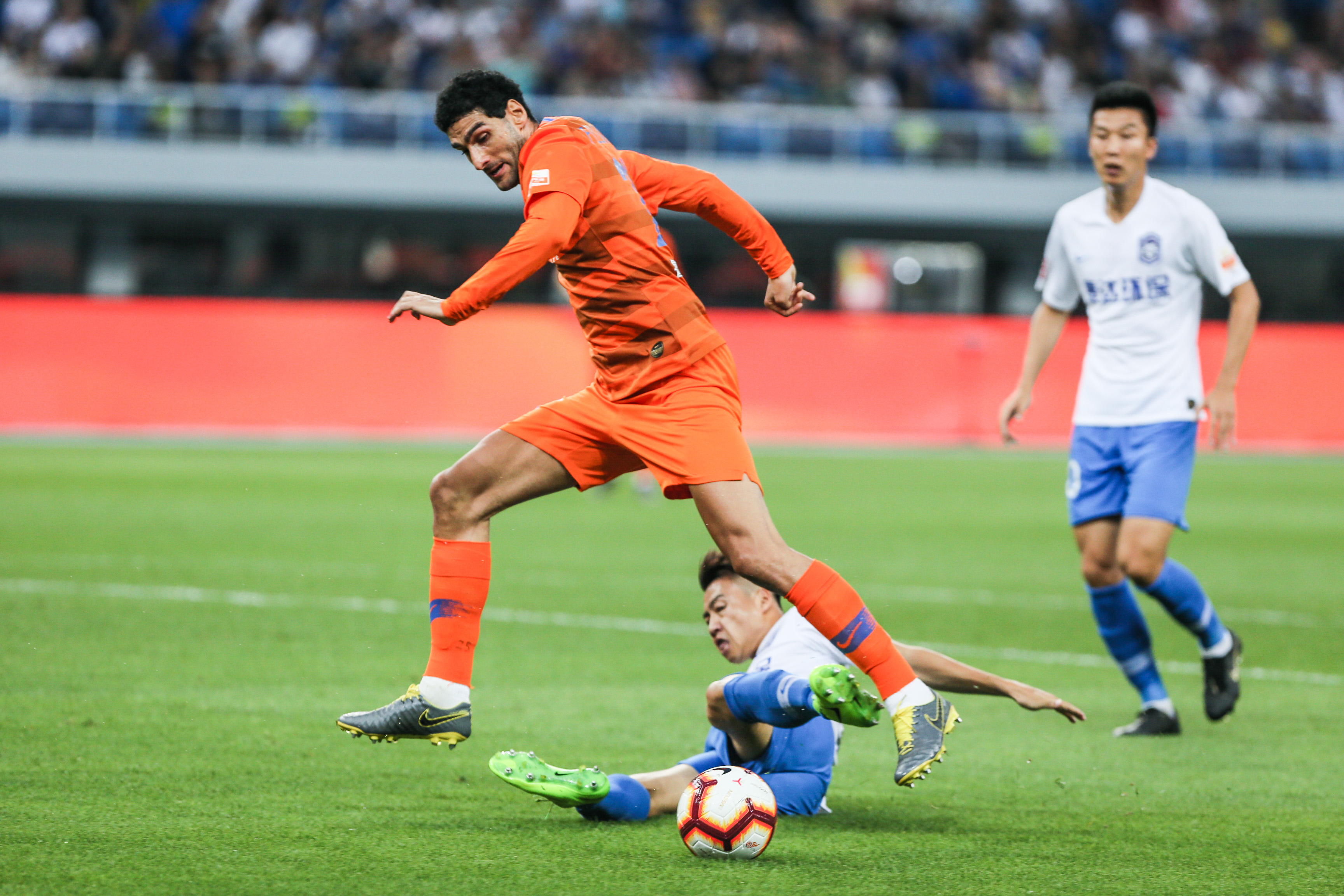 关于泰达队在比赛中表现出攻守兼备,有效保持领先优势的信息 关于泰达队在比赛中表现出攻守兼备,有效保持领先优势的信息