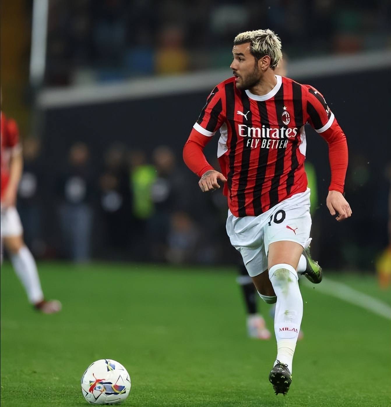 包含AC米兰主场力挫对手，实力悍然的词条