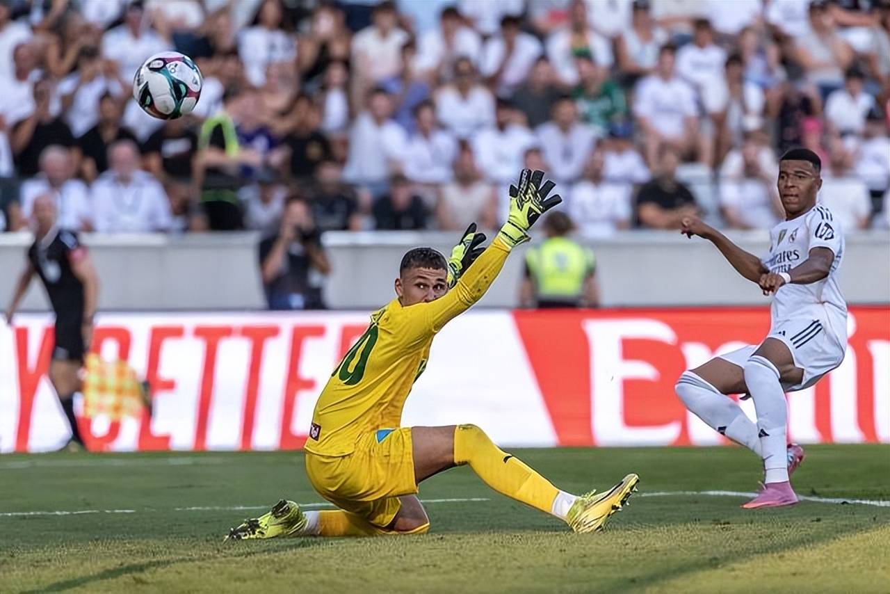 关于伯纳乌爆发球迷冲突事件，皇马主帅紧急回应的信息