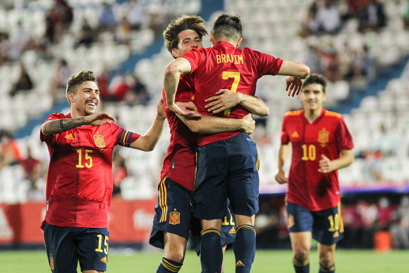 西班牙挑战波兰，欧国联赛事火爆展开的简单介绍