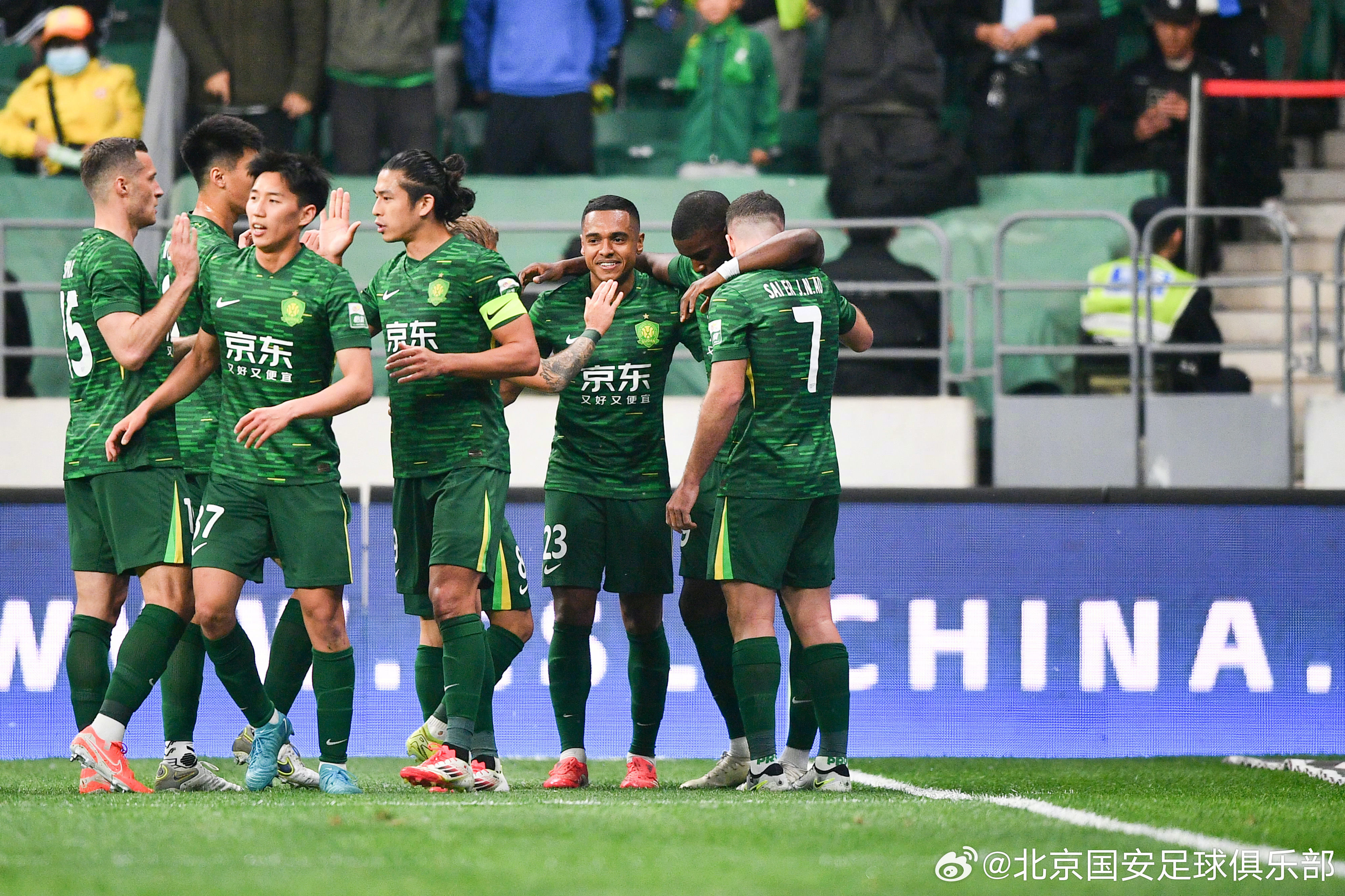 关于北京国安客场击败山东鲁能,继续领跑积分榜的信息 关于北京国安客场击败山东鲁能,继续领跑积分榜的信息