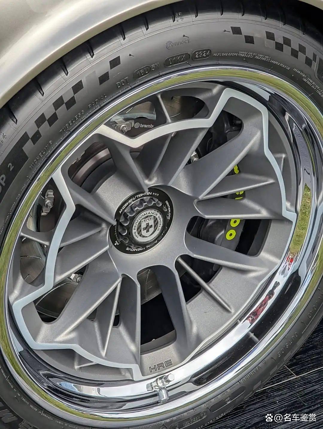 阿斯顿马丁碾压雷诺车队,塞恩斯统治全场的简单介绍 阿斯顿马丁碾压雷诺车队,塞恩斯统治全场的简单介绍