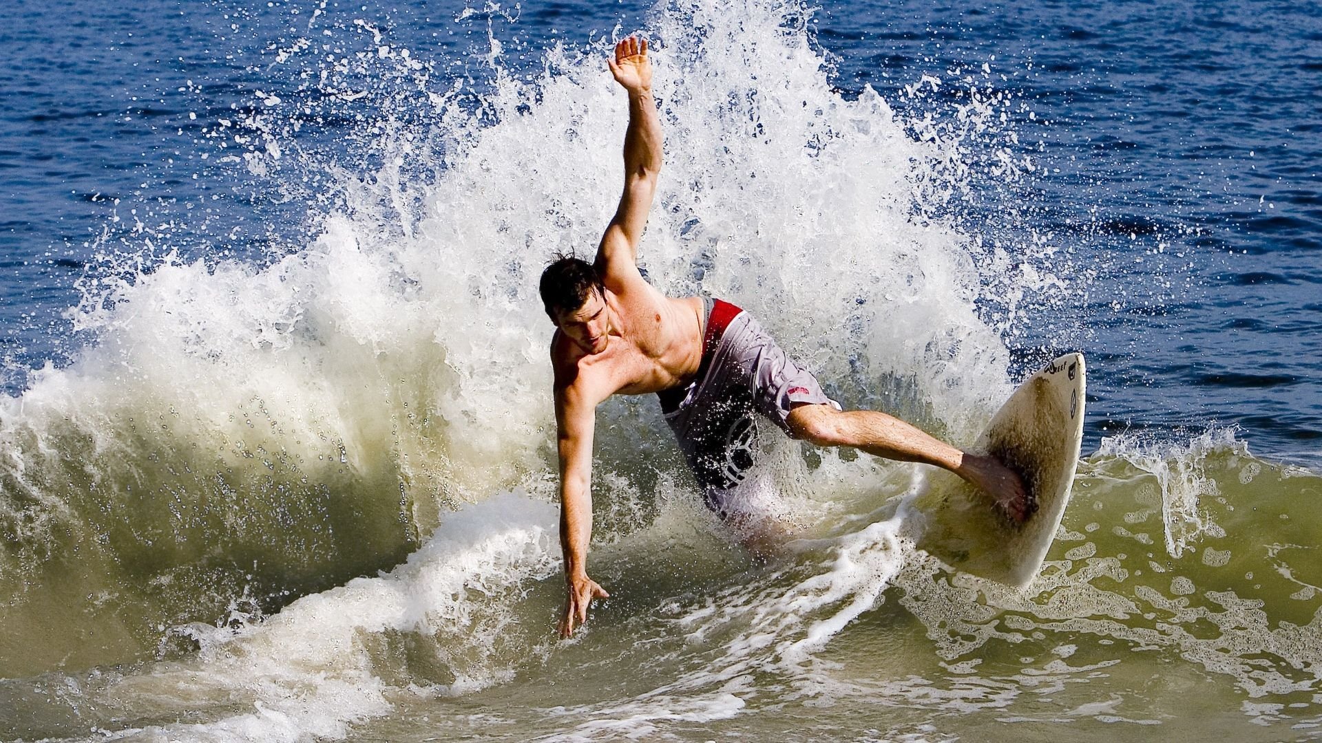 当太阳升起时,布克在东决关键战的深圳式收割