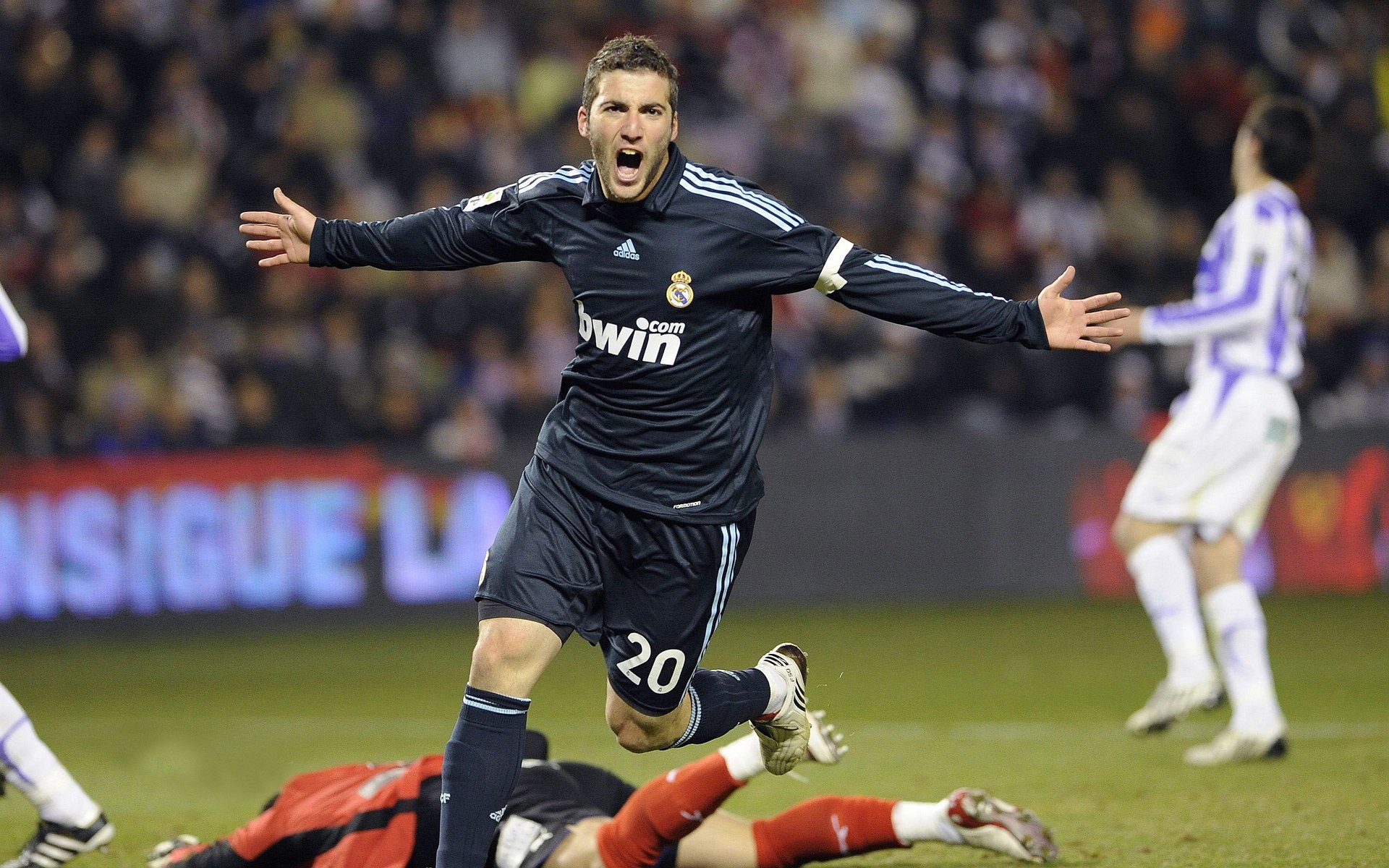 内马尔攻防转换核心，从巴西到阿尔及利亚，一场战术革命的正面击溃